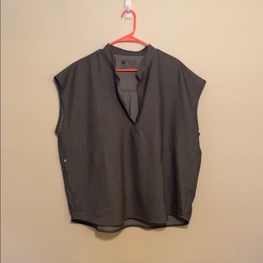 Figs scrub top